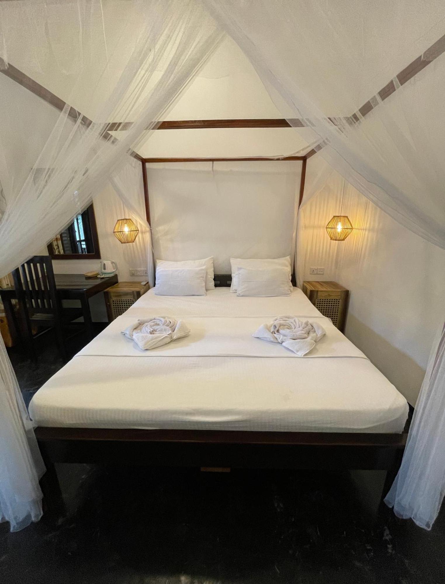 Albergue Agra Arugambay Arugam Bay Exterior foto